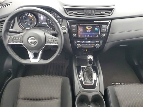 Used 2019 Nissan Rogue SV image 17