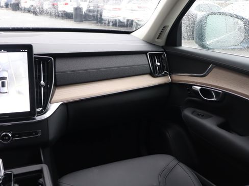 Certified 2025 Volvo XC90 B6 Plus image 13