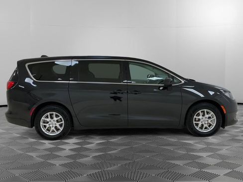 Used 2023 Chrysler Voyager LX FWD image 6
