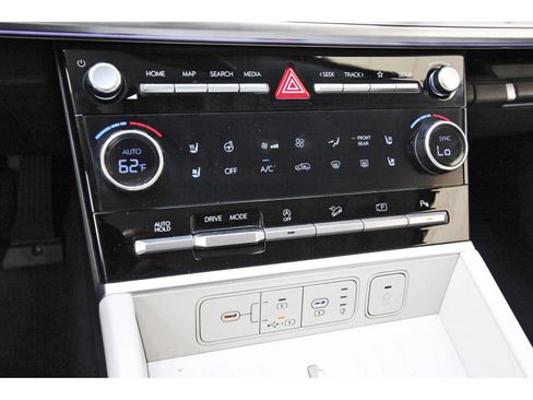 Used 2025 Hyundai Santa Fe Limited FWD image 26