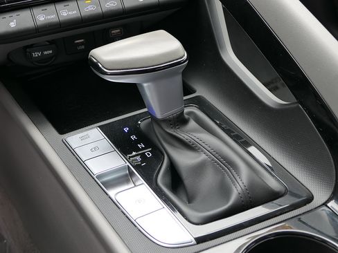 Used 2023 Hyundai Elantra SEL w/ Convenience Package FWD image 19