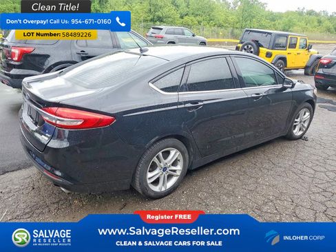 Used 2018 Ford Fusion SE w/ Fusion SE Technology Package FWD image 4