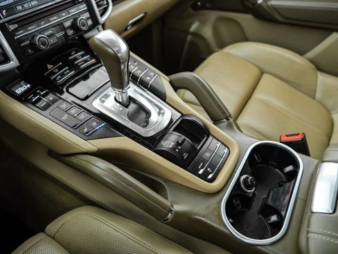 Used 2014 Porsche Cayenne Platinum Edition AWD/4WD image 24