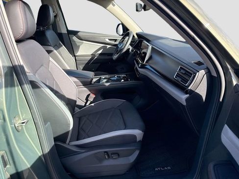 Used 2024 Volkswagen Atlas Peak Edition SEL image 31