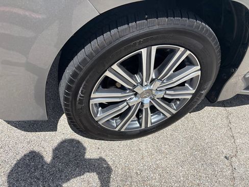 Used 2016 Lexus LX 570 4WD w/ Luxury Package image 9