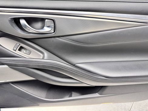 Used 2017 INFINITI Q60 3.0t w/ Premium Plus Package 3.0T AWD/4WD image 16