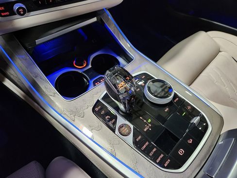 Used 2022 BMW X7 M50i w/ Dynamic Handling Package image 40