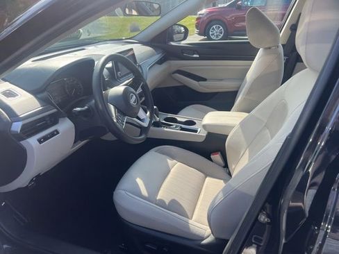 Used 2025 Nissan Altima 2.5 SV image 8