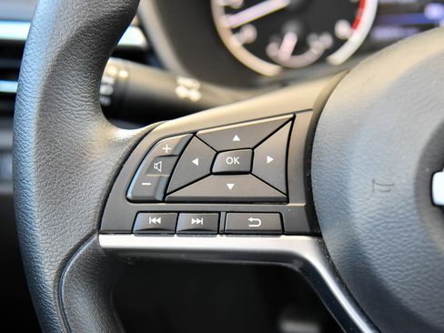 Used 2025 Nissan Altima 2.5 SV FWD image 30