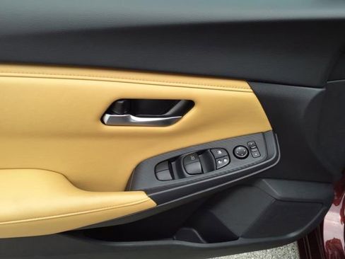 Used 2023 Nissan Sentra SV w/ SV Premium Package image 7