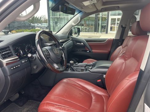Used 2018 Lexus LX 570 4WD w/ Luxury Package image 9