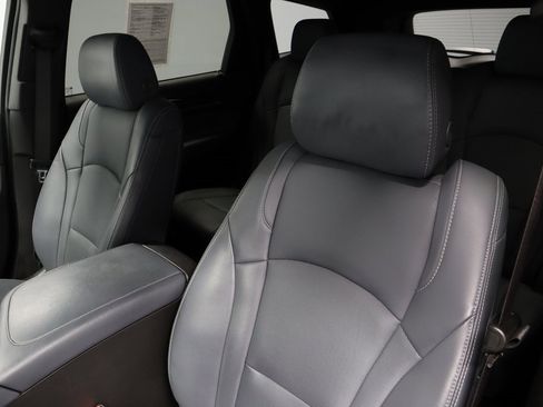 Used 2023 Buick Enclave Essence w/ Experience Buick Package image 28