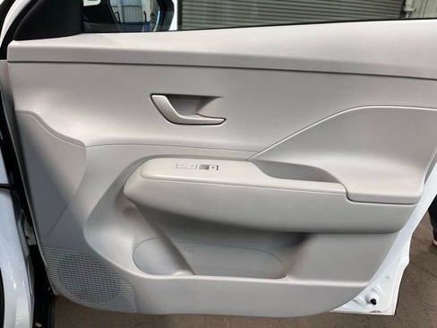 Used 2024 Hyundai Kona SEL image 11