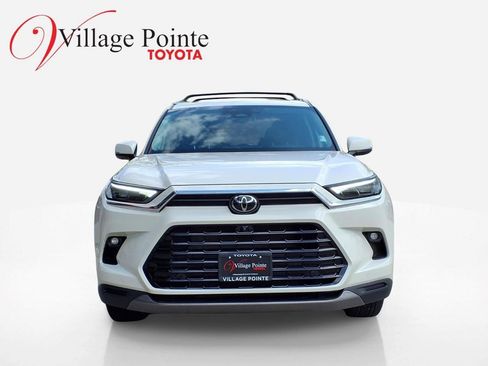 Certified 2024 Toyota Grand Highlander Platinum AWD/4WD image 10