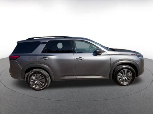 Used 2025 Nissan Pathfinder SV image 16