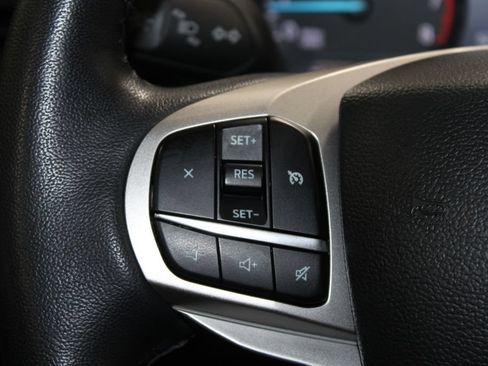 Used 2023 Ford Explorer XLT AWD/4WD image 37