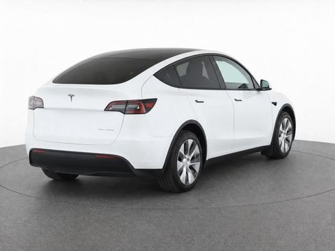 Used 2022 Tesla Model Y Long Range AWD/4WD image 6