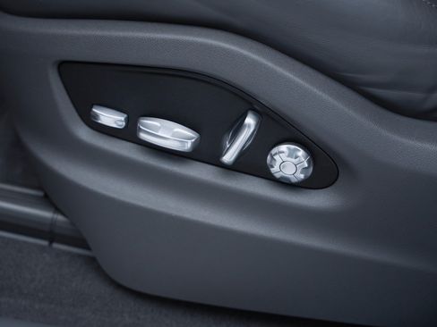 Certified 2020 Porsche Cayenne AWD/4WD image 13