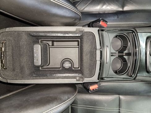 Used 2019 Chrysler 300 S image 28