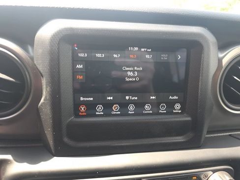 Used 2023 Jeep Gladiator Sport AWD/4WD image 18