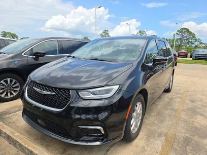 Certified 2023 Chrysler Pacifica Touring-L