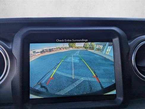 Used 2018 Jeep Wrangler Unlimited Sahara image 18