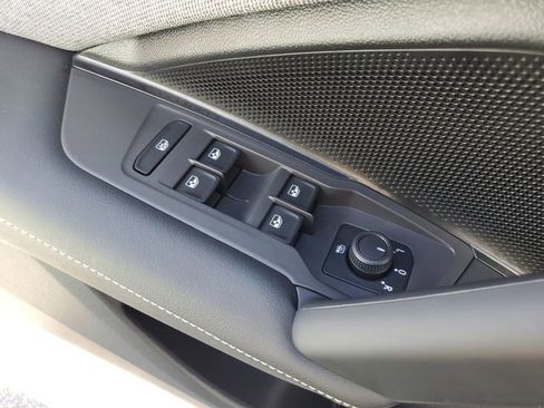 Used 2025 Volkswagen Tiguan S image 30