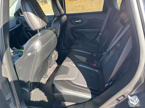 Used 2022 Jeep Cherokee Trailhawk w/ Sound & Nav Group image 10