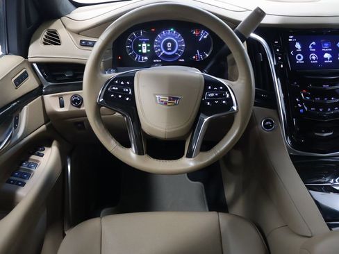 Used 2019 Cadillac Escalade Platinum AWD/4WD image 16