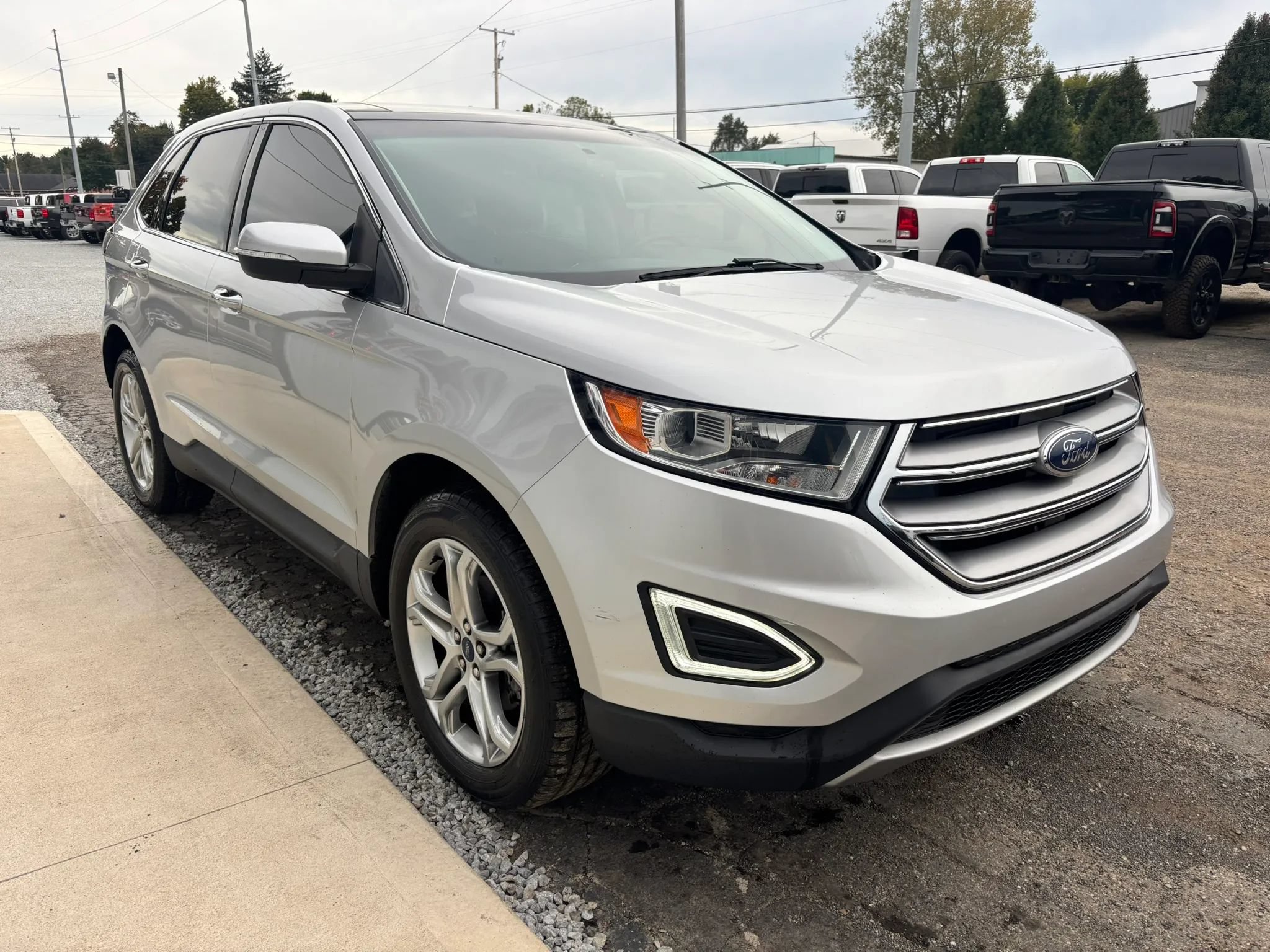 Used 2018 Ford Edge Titanium w/ Equipment Group 301A FWD image 11