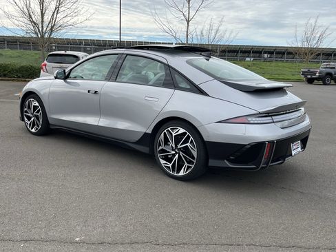 Used 2024 Hyundai Ioniq 6 Limited image 3