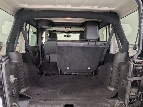 Used 2018 Jeep Wrangler Unlimited Sahara image 24