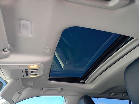 Used 2024 Toyota Highlander XLE image 32