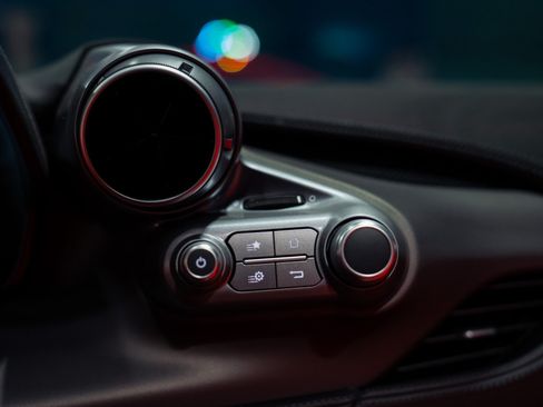 Used 2023 Ferrari F8 Tributo RWD image 39