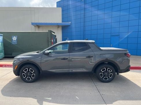 Used 2023 Hyundai Santa Cruz SEL AWD/4WD image 2