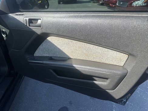 Used 2010 Ford Mustang Premium image 13