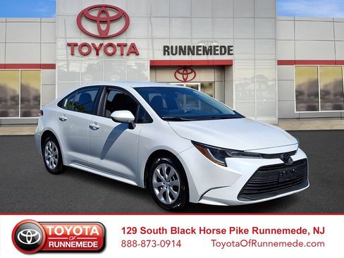 Certified 2024 Toyota Corolla LE FWD image 1