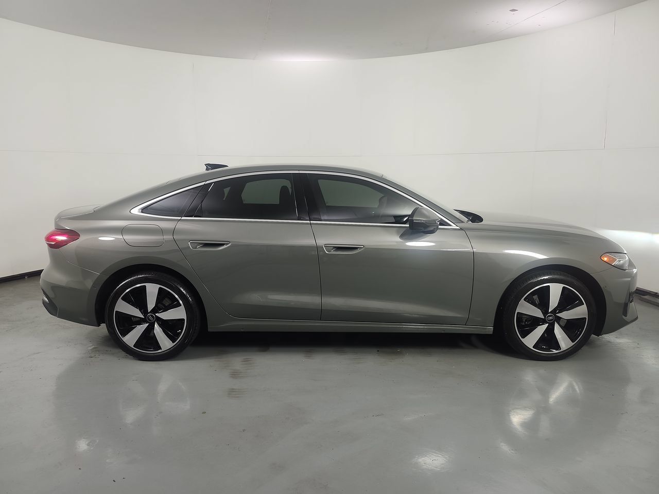 Used 2025 Audi A5 2.0T Premium Plus w/ Premium Plus AWD/4WD image 38