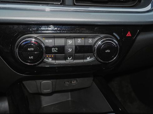 Used 2025 Chevrolet Trax LT w/ LT Convenience Package FWD image 13
