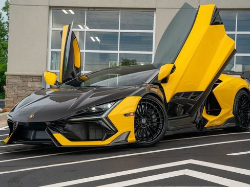 Used 2024 Lamborghini Revuelto AWD/4WD image 2