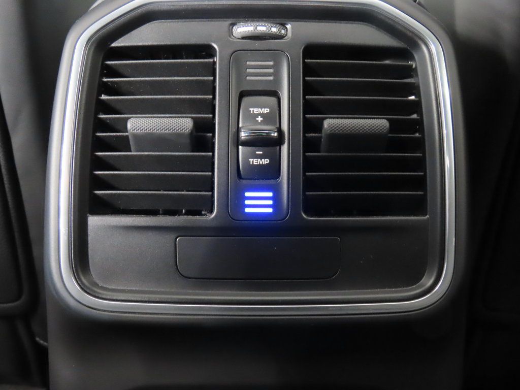Used 2021 Porsche Macan S AWD/4WD image 34