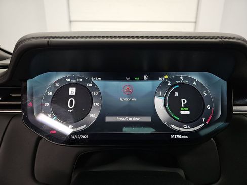 Used 2025 Land Rover Range Rover Autobiography image 10