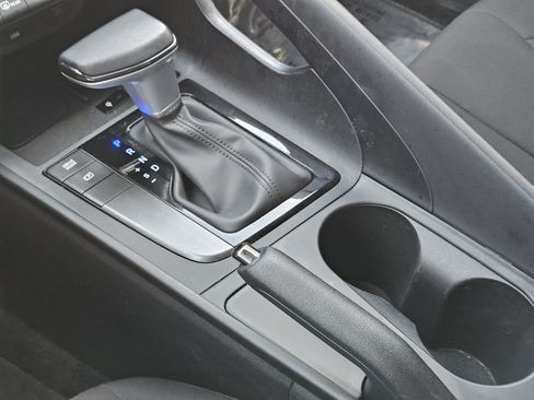 Used 2025 Hyundai Elantra Sport FWD image 20