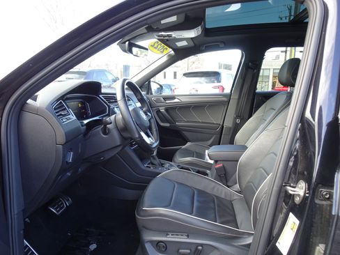 Used 2022 Volkswagen Tiguan SEL R-Line AWD/4WD image 9