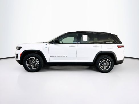 Used 2024 Jeep Grand Cherokee Trailhawk w/ Advanced Protech Group II AWD/4WD image 4