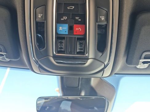 Used 2025 Jeep Grand Cherokee Altitude image 44