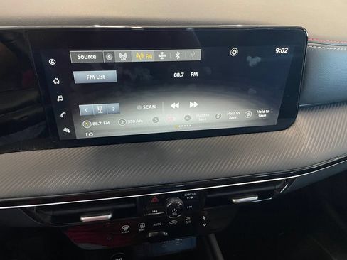Certified 2025 Nissan Kicks SR FWD image 15
