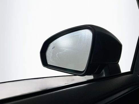 Used 2024 Volkswagen Taos SE image 16