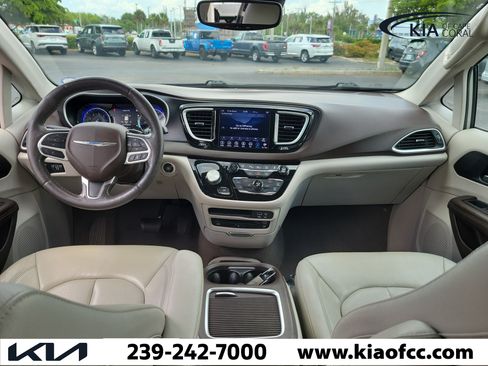 Used 2020 Chrysler Pacifica Touring-L Plus FWD image 17