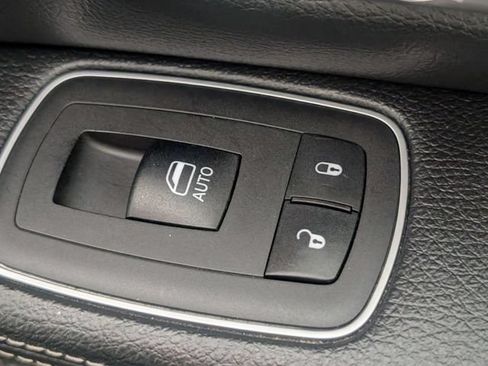 Used 2023 RAM 1500 Laramie AWD/4WD image 33